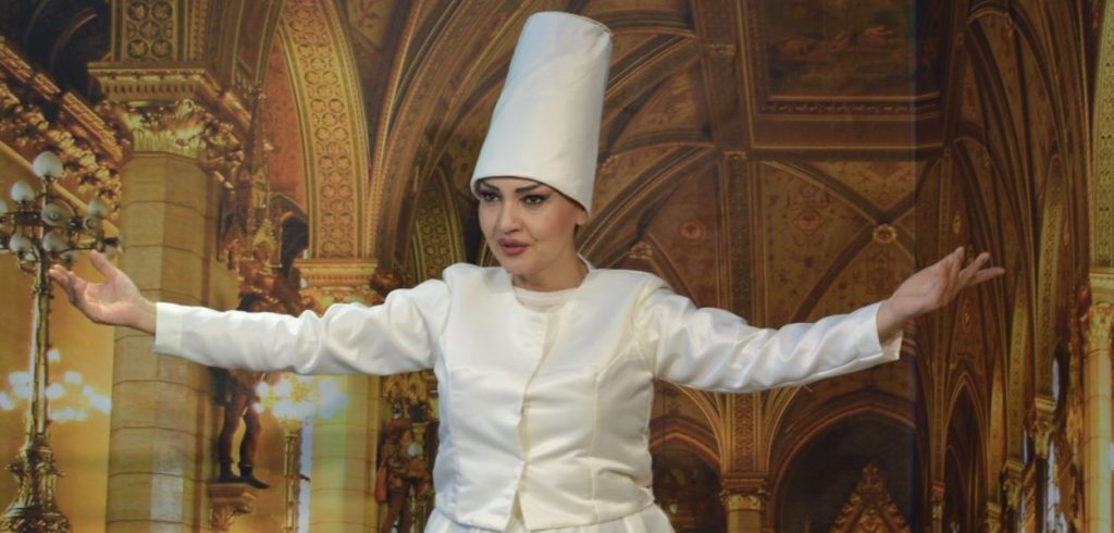 Şahsenem Kadin Mevlevî oldu.  Şahsenem Bu Sefer Bambaşka Biri.