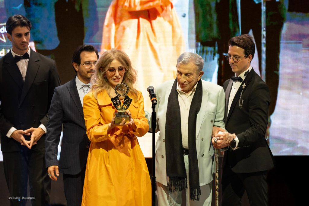 13.⁠ ⁠Bedia Muvahhit Tiyatro Ödülleri Sahiplerini Buldu
