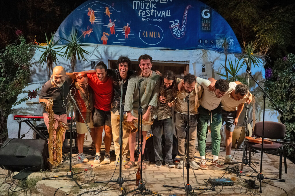 Deli Bakkal Gümüşlük’te festival sahnesine farklı bir renk kattı