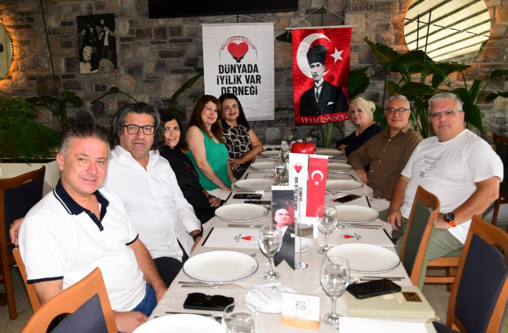 Ünlü sanatçı kurucusu olduğu derneğin balosunda sahneye çıkıyor…