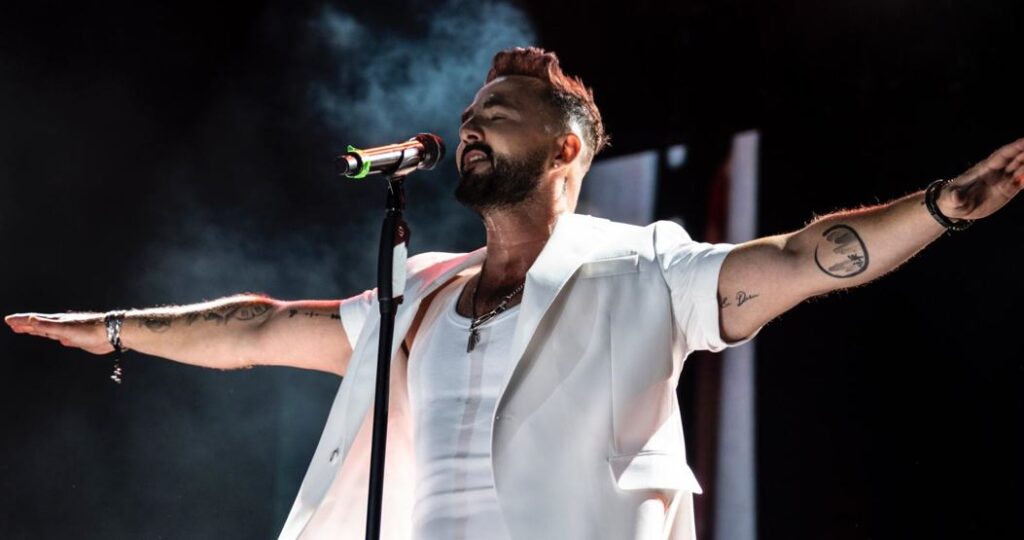 6 Eylül’de sahnede yine ışıl ışıl bir Gökhan Özen rüzgârı esecek!