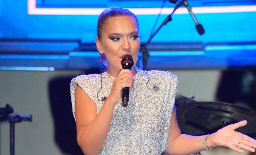 Demet Akalın’dan Denizli’de izdiham!