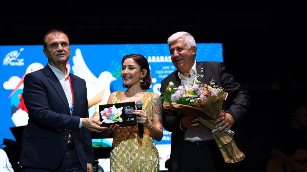 Binlerce kişi, Melek Mosso konserine akın etti