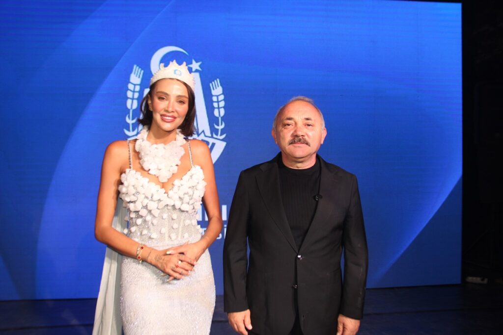 TUZ GÜZELİ SEÇİLDİ  4 BİN YILLIK MAĞARADA DEFİLE