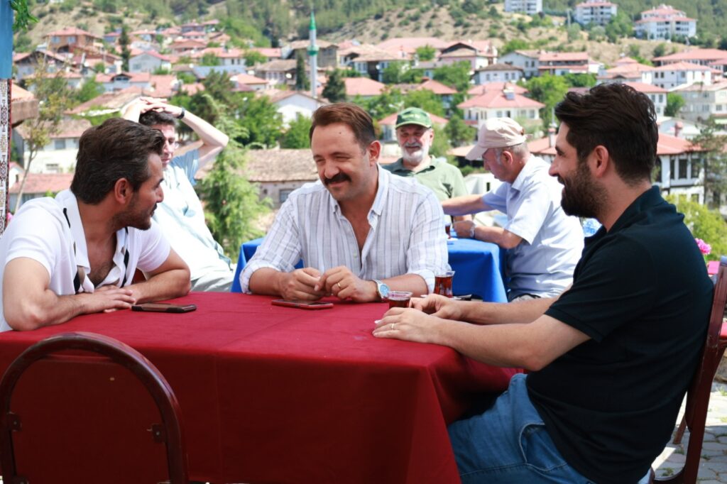 “ÖĞRETMEN 2” FİLMİNİN SET ARKASI DA FİLM KADAR EĞLENCELİ