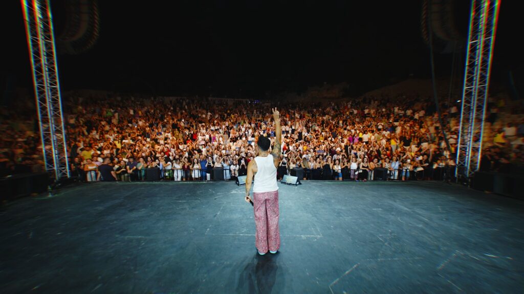 “Aşkın Sahnesi: 2025’te 100’den Fazla Evlilik Teklifi Gökhan Türkmen Şarkılarıyla Ölümsüzleşti”