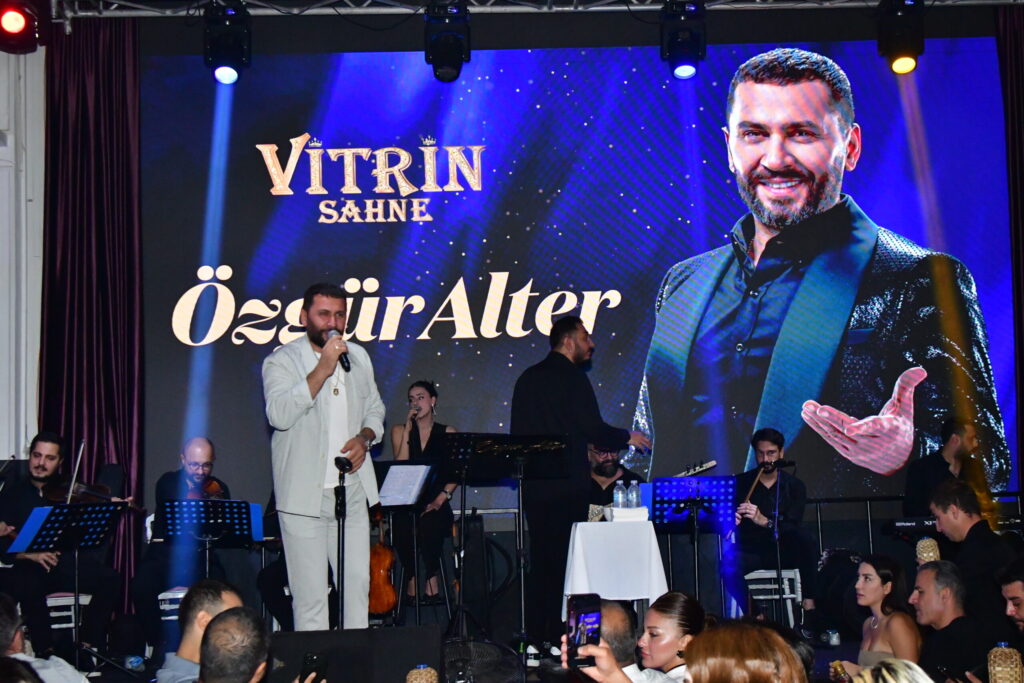 Bahçeşehir Gölet Vitrin Sahne’de Özgür Alter Rüzgarı!