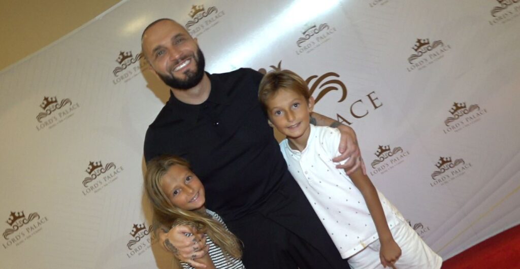 Berkay’dan Aileye Yeşil Işık: “Üçüncü Çocuğa Sıcak Bakıyoruz!”