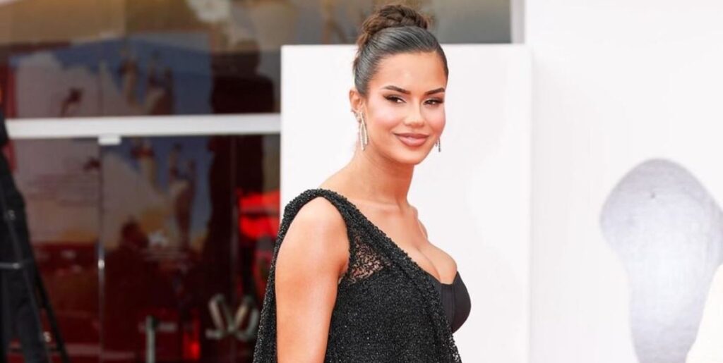 2023 Best Model Kraliçesi Yağmur Karlı, Venedik Film Festivalinde Kırmızı Halıda Göz Kamaştrırdı!! 