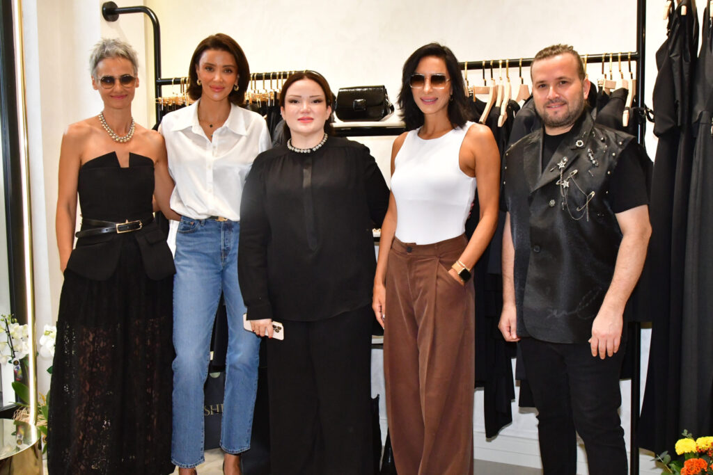 ÖZGE ULUSOY İLE ISHIQ KAPILARINI AÇTI