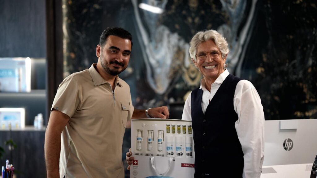 Berkay Tulpar, Hollywood Yıldızı Eric Roberts’ı Yapay Zekâ Destekli Saç Ekimi Teknolojisi FAIR ile Ağırladı