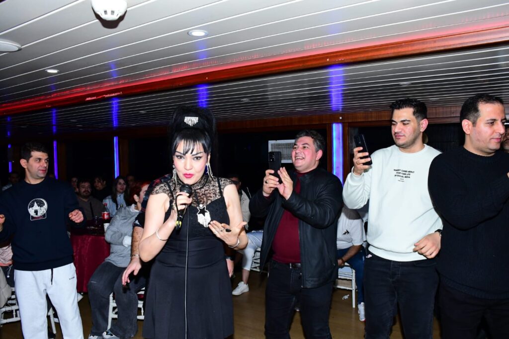 Türk dünyası kraliçesi ve İran Tebriz gelini Şahsenem Arash Tour ,Areş gemisinde yeniden orta doğulu İranlı hayranları ile buluşuyor.