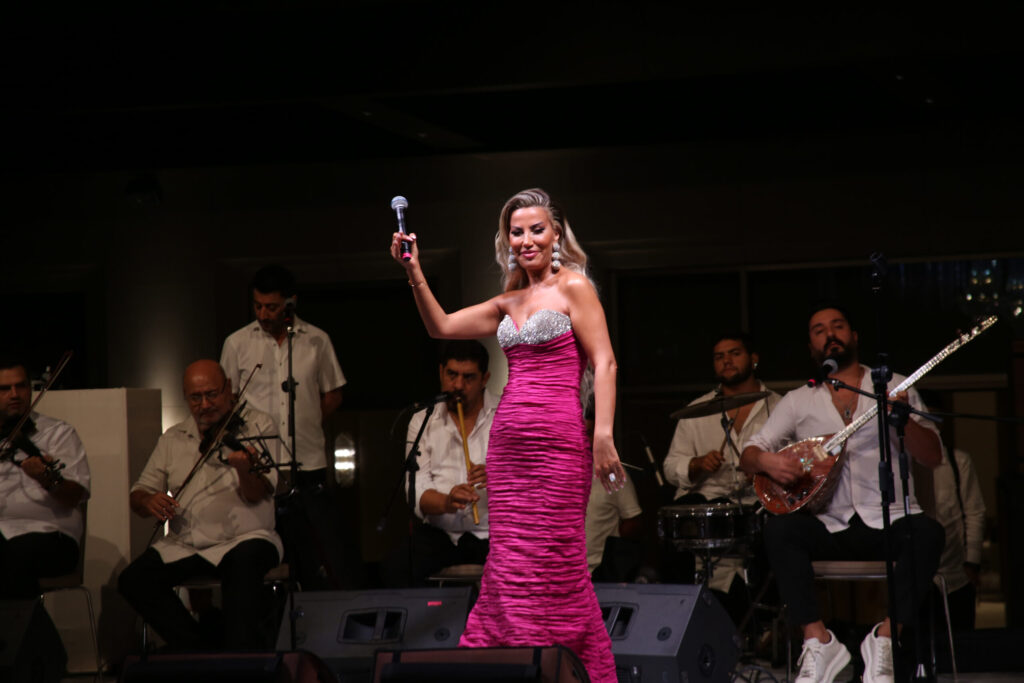 Görkemli nişan töreni  İş ve siyaset dünyası aynı törende buluştu