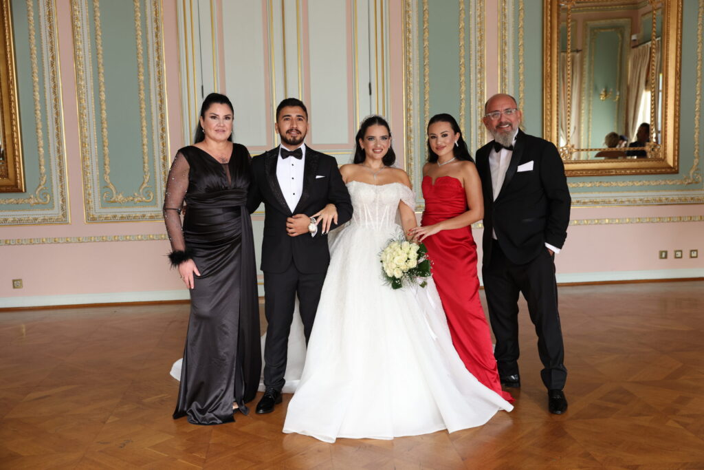 Levent Çekiç Kızını Görkemli Bir Törenle Evlendirdi!