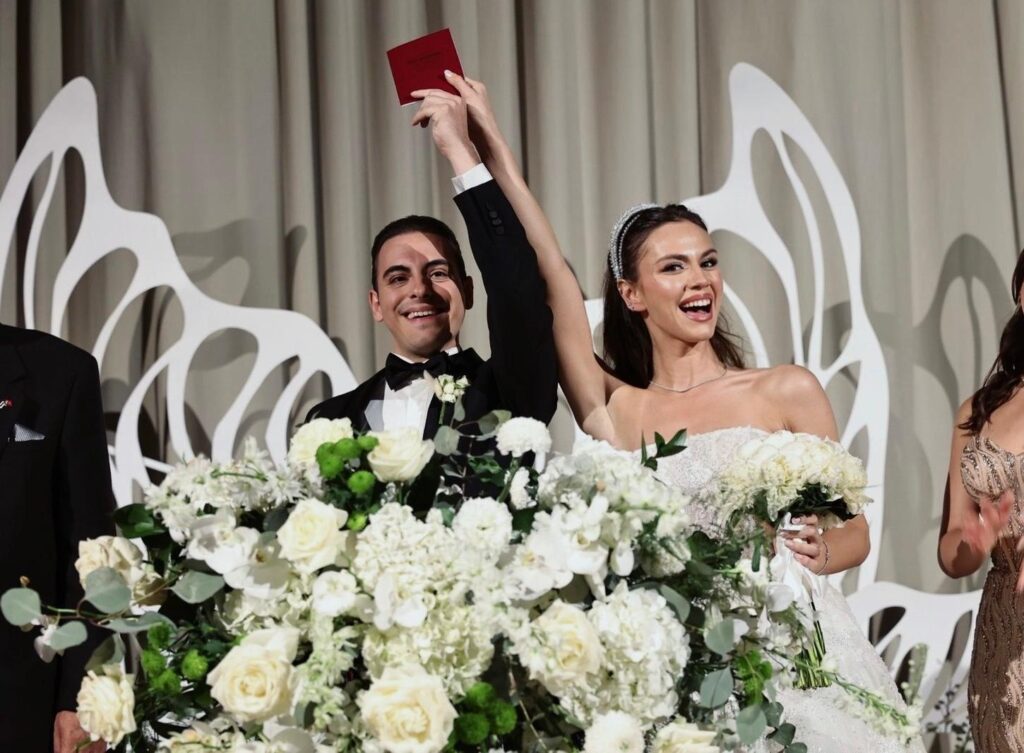 UĞURCAN ALP VE ESRA ERDOĞAN RAFFLES İSTANBUL’DA GÖRKEMLİ BİR TÖRENLE “EVET” DEDİ!