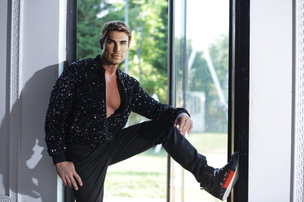 ÜNLÜ KOREOGRAF ASİL ÇAĞIL 15.FASHİON TV  MODA ÖDÜLLERİNDE YILIN KOREOGRAFI ÖDÜLÜNÜ ALDI.