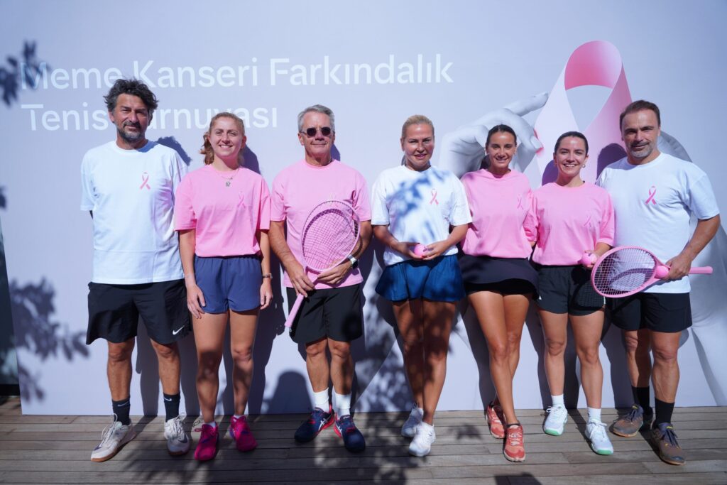 QNB TÜRKİYE, MEME KANSERİ İLE MÜCADELEYE DİKKAT ÇEKTİ  PEMBE TOP BU YIL DA FARKINDALIK İÇİN HAVALANDI