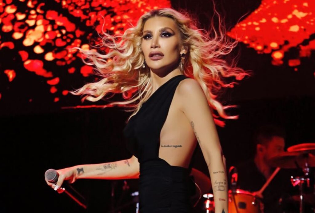 İREM DERİCİ’DEN İZDİHAM!