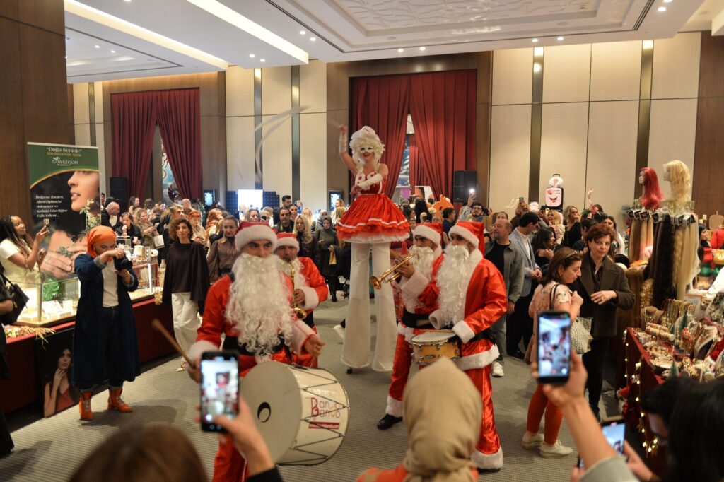 BOĞAZDA YILIN EN IŞILTILI BULUŞMASI  CHRISTMAS WONDERLEND TOÇEV İÇİN GERÇEKLEŞTİ