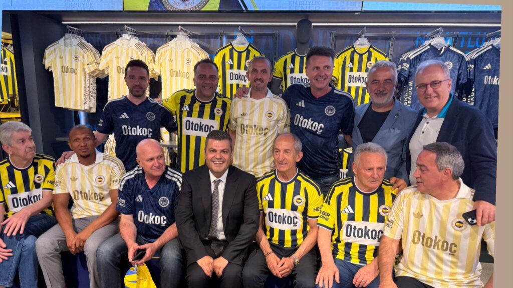 Barış Baran Aras, Fenerbahçe’nin Yeni Sezon Forma Tanıtımında Efsanelerle Buluştu