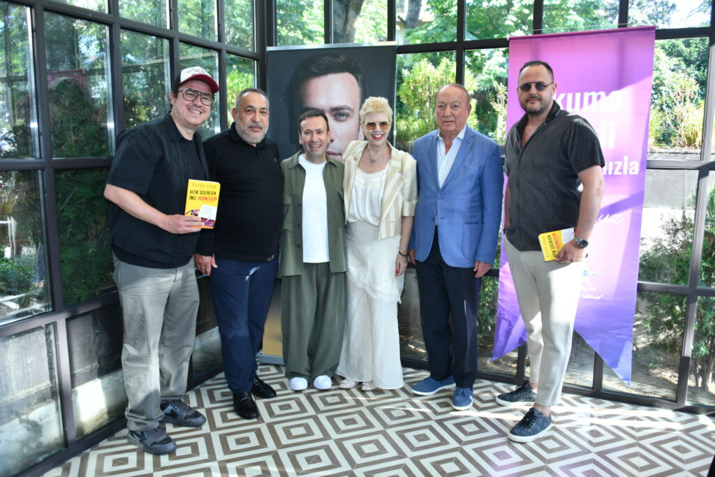 ÖZGÜR ARAS’IN 14’ÜNCÜ KİTABI “ARTIK ÜZÜLMEDEN ÖNCE DÜŞÜNECEĞİM” GÖRKEMLİ BİR DAVETLE TANITILDI